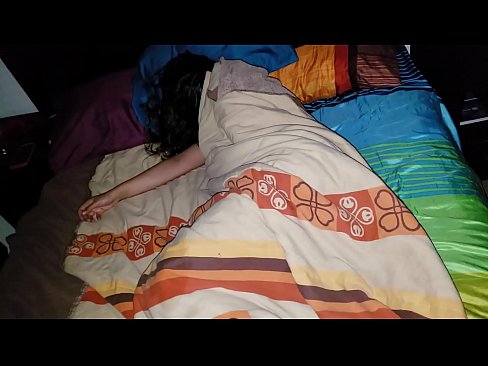 ❤️ Anak tiri berating ibu tiriné enom nalika dheweke turu. Video jancok ing pornojv.techkoala.top